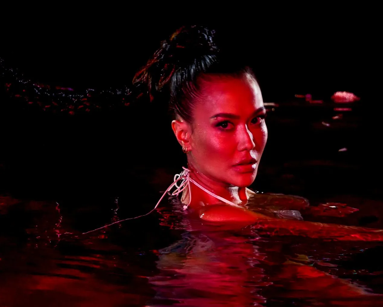 yuniVERSE — back2me - yuniVERSE · frame 05 · Lloyd Galbraith